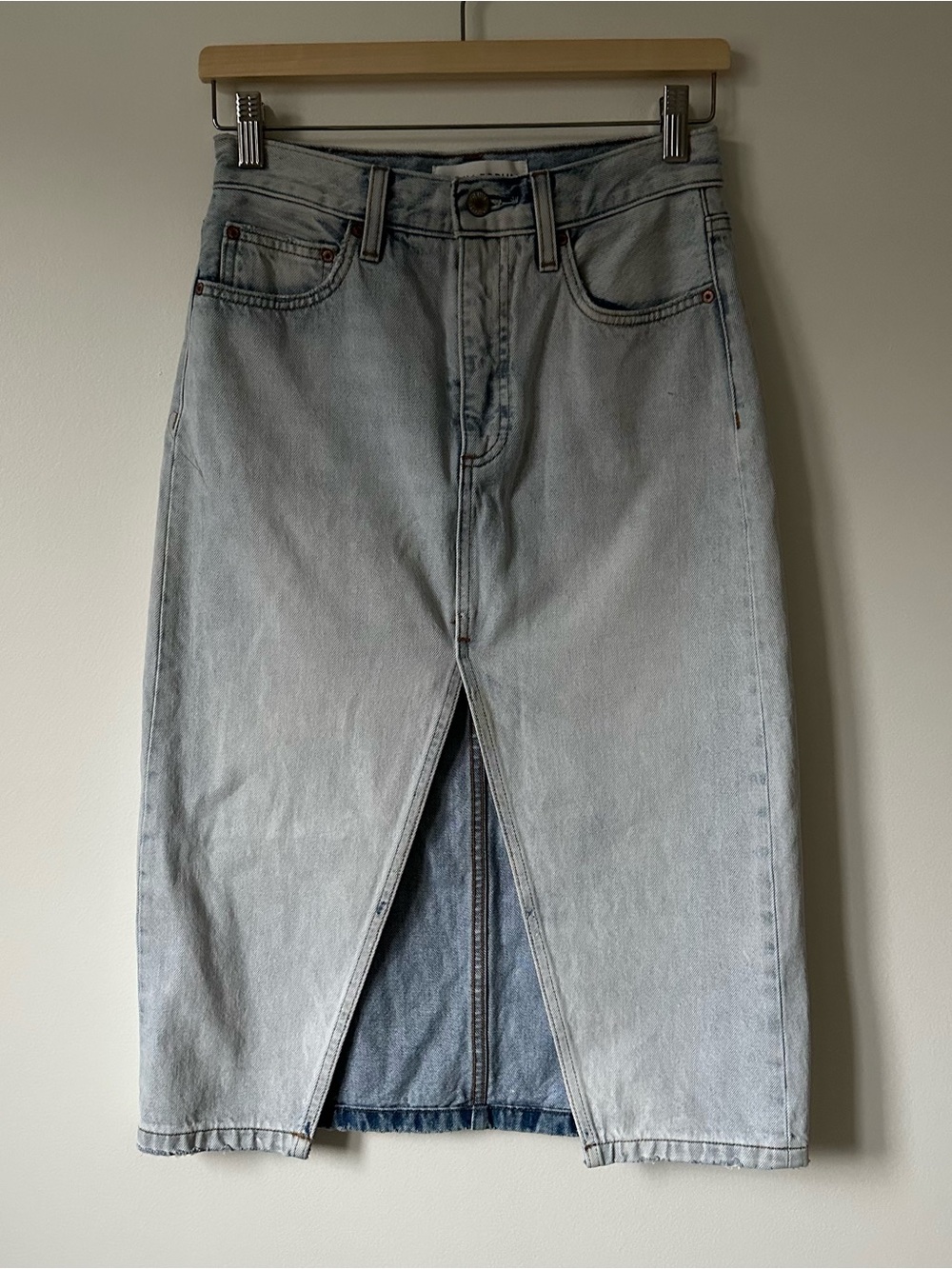 Aritzia Denim Forum 90s Halle Denim Skirt Size 26 Light Wash